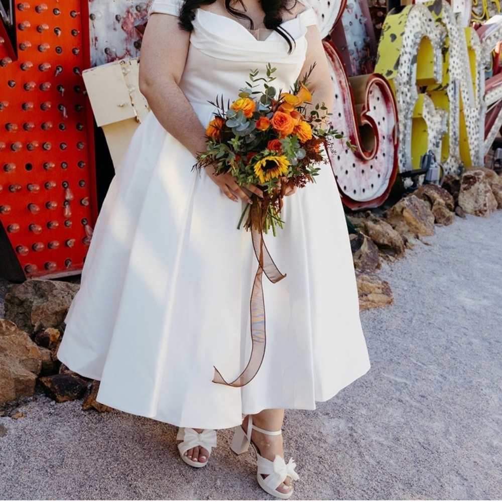 Vintage Inspired Allure Bridals Plus Size Wedding dress R3705TL